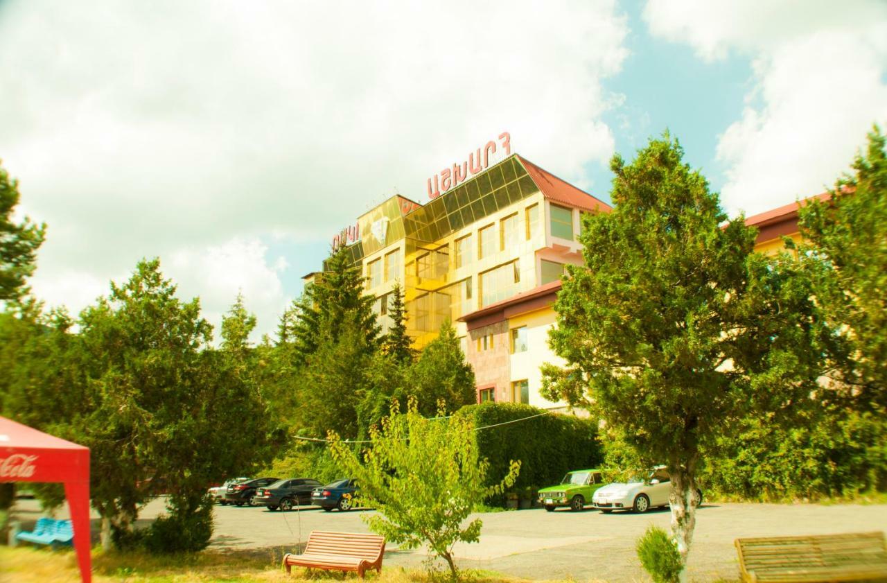 Vosku Ashxarh Hotel 萨克德佐尔镇 外观 照片